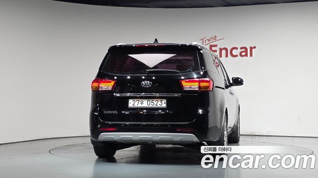 Kia Canival 2016 — photo 4
