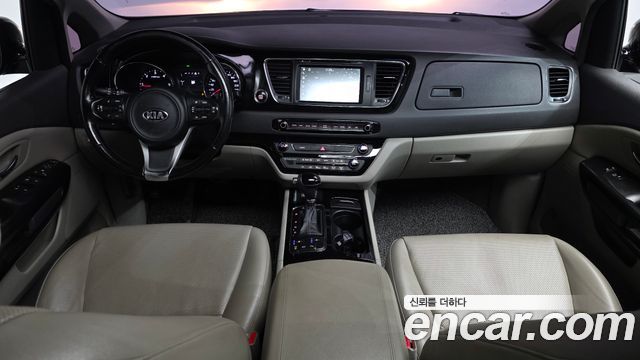 Kia Canival 2016 — photo 10