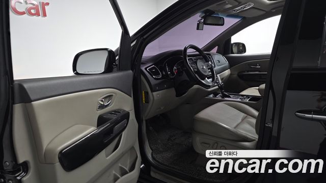 Kia Canival 2016 — photo 13