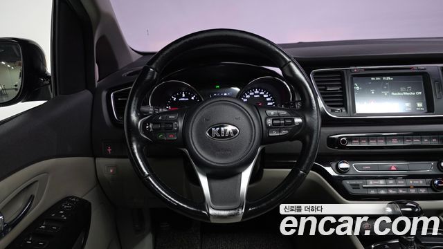Kia Canival 2016 — photo 19