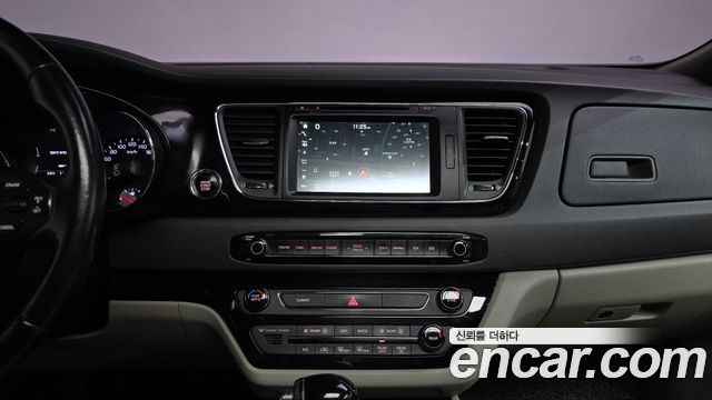 Kia Canival 2016 — photo 20