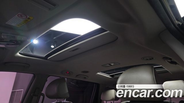 Kia Canival 2016 — photo 22