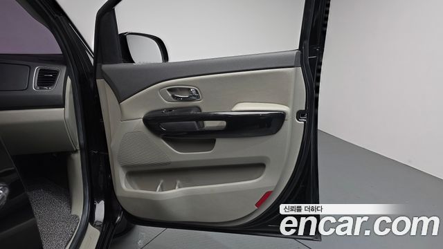Kia Canival 2016 — photo 14