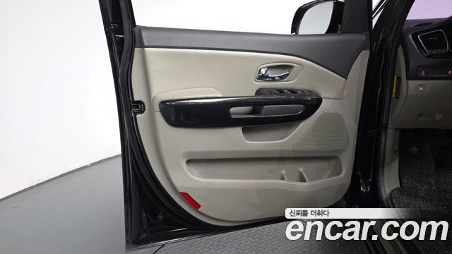 Kia Canival 2016 — photo 15