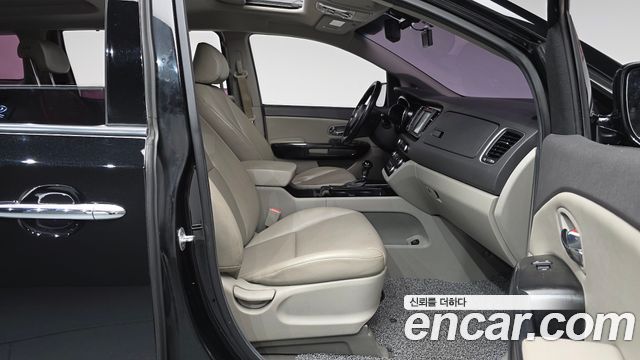 Kia Canival 2016 — photo 16