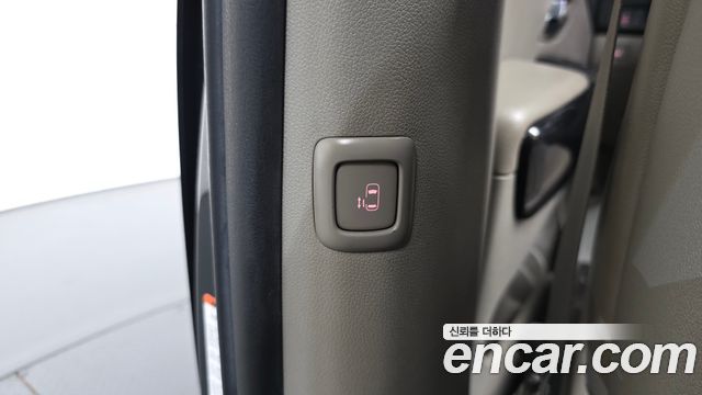 Kia Canival 2016 — photo 33
