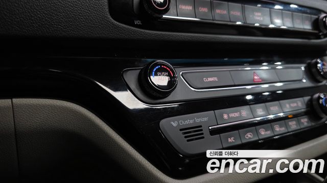 Kia Canival 2016 — photo 37