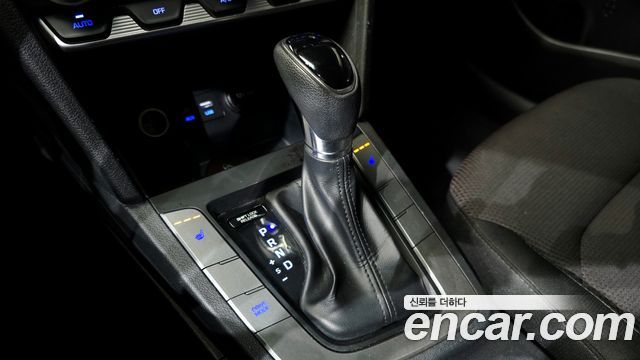 Hyundai AVANTE 2019 — photo 12