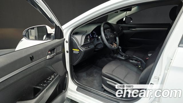 Hyundai AVANTE 2019 — photo 13