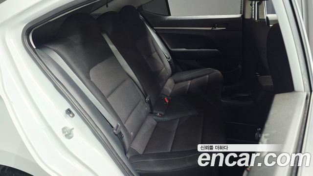 Hyundai AVANTE 2019 — photo 17