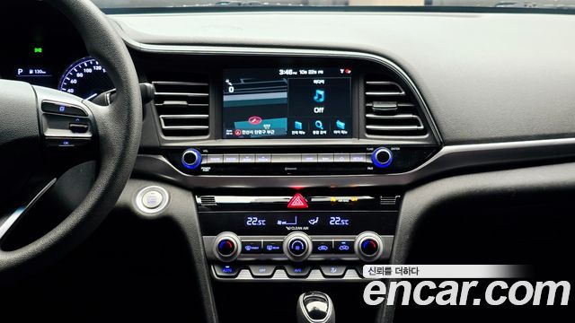 Hyundai AVANTE 2019 — photo 19