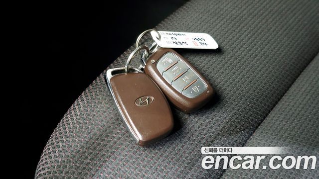 Hyundai AVANTE 2019 — photo 22