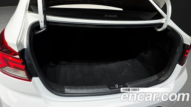 Hyundai AVANTE 2019 — photo 23