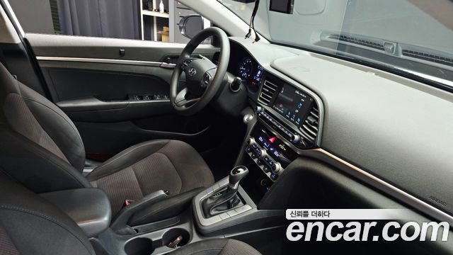 Hyundai AVANTE 2019 — photo 24