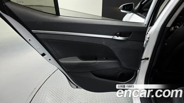 Hyundai AVANTE 2019 — photo 15