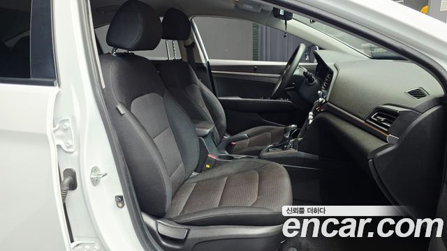 Hyundai AVANTE 2019 — photo 16