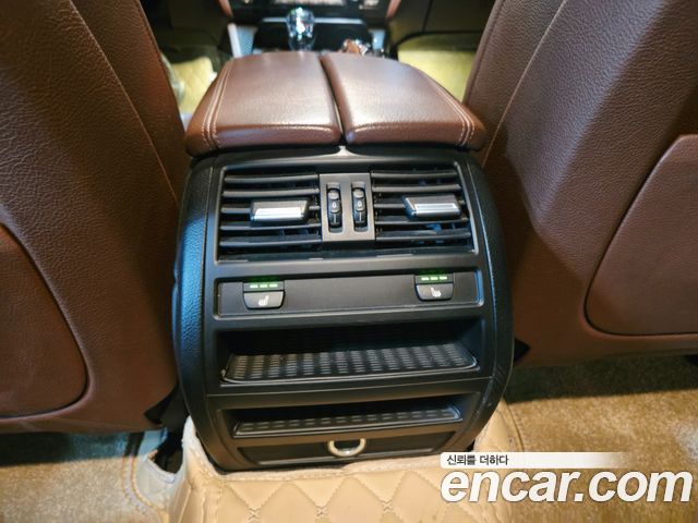 BMW 5-Series 2015 — photo 18