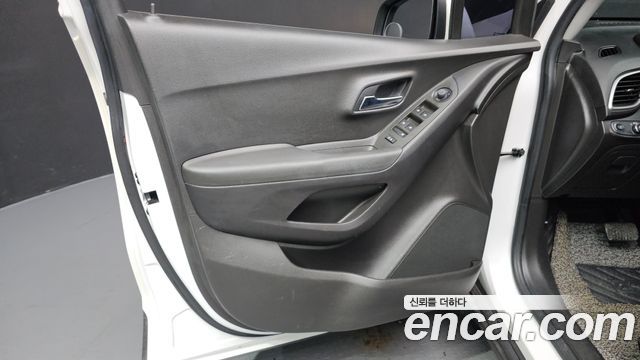 Chevrolet Korea Trax 2017 — photo 14
