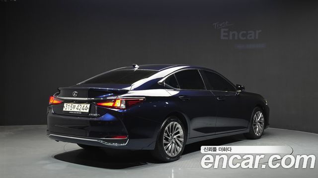 Lexus ES 2023 — photo 2