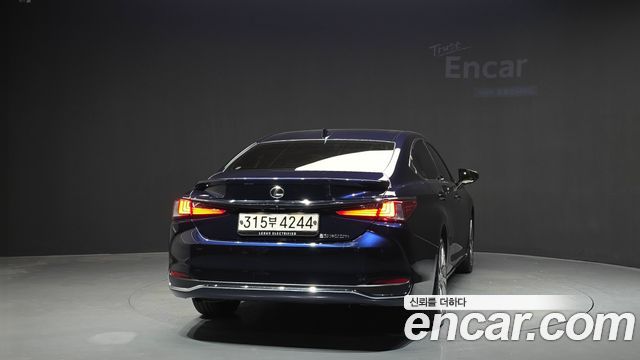 Lexus ES 2023 — photo 4