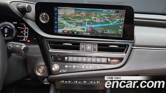 Lexus ES 2023 — photo 19