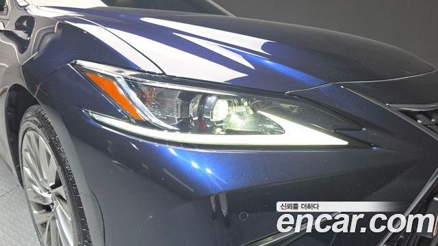 Lexus ES 2023 — photo 8