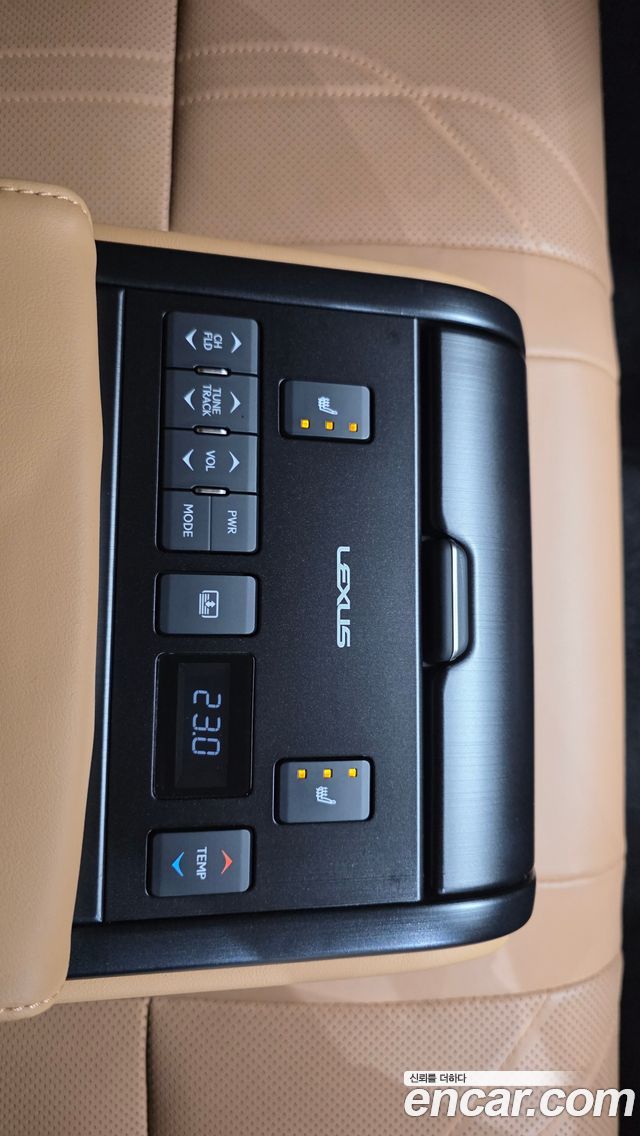 Lexus ES 2023 — photo 33