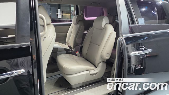 Kia Canival 2020 — photo 17