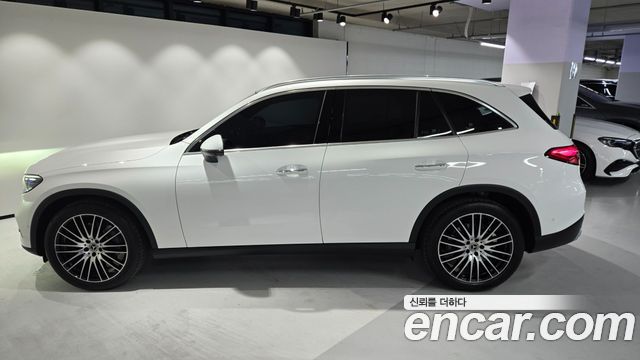 Mercedes-Benz GLC-Class 2026 — photo 8