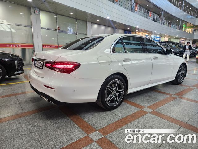 Mercedes-Benz E-Class 2023 — photo 5