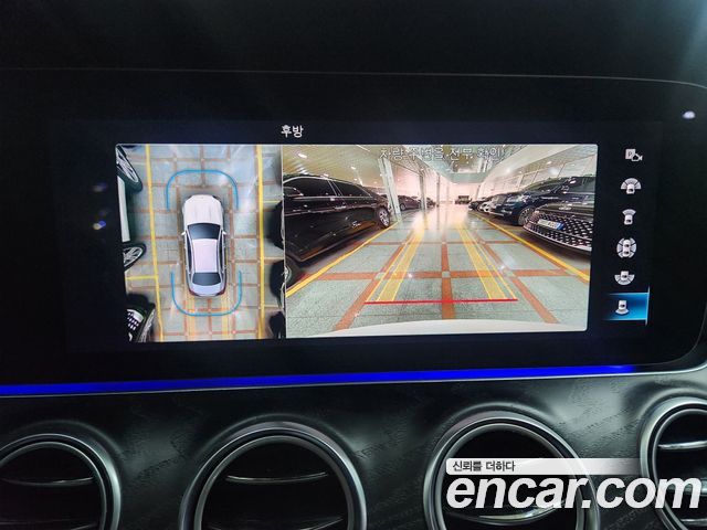 Mercedes-Benz E-Class 2023 — photo 9