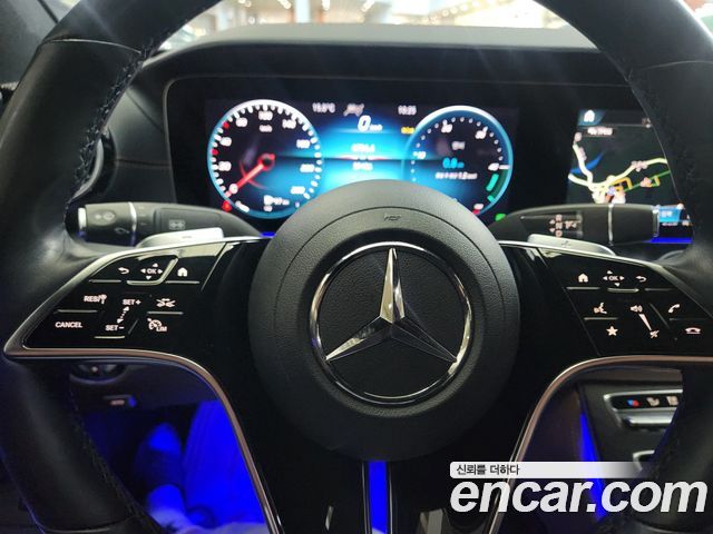 Mercedes-Benz E-Class 2023 — photo 11