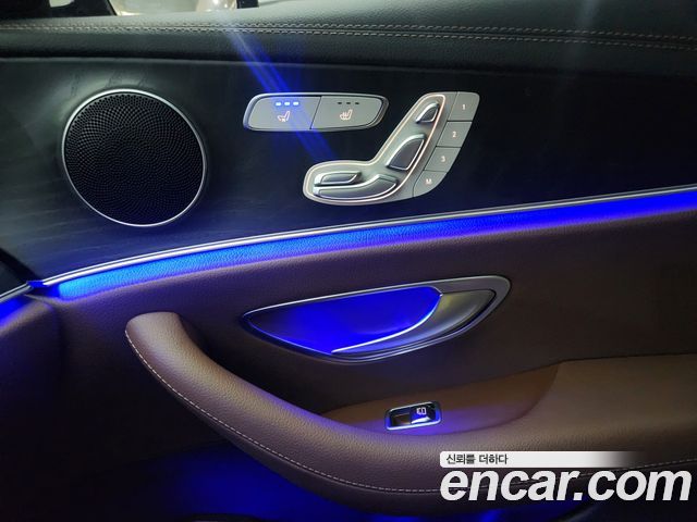Mercedes-Benz E-Class 2023 — photo 13