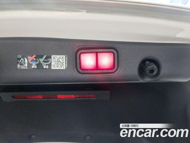 Mercedes-Benz E-Class 2023 — photo 20