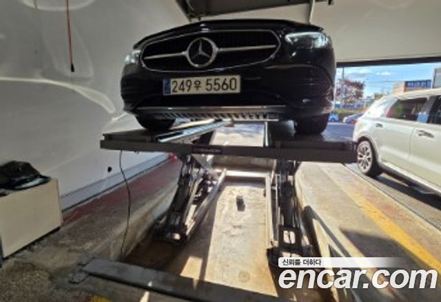 Mercedes-Benz C-Class 2024 — photo 1