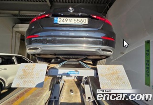 Mercedes-Benz C-Class 2024 — photo 2