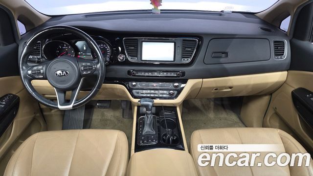 Kia Canival 2018 — photo 10