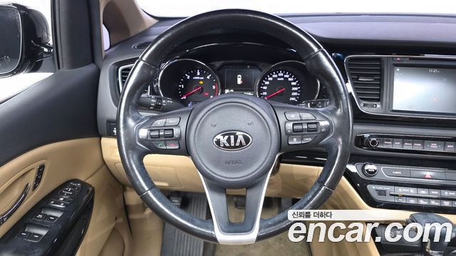 Kia Canival 2018 — photo 19