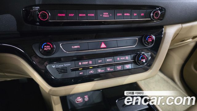 Kia Canival 2018 — photo 22