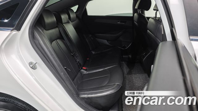 Hyundai Sonata 2017 — photo 12