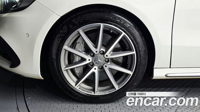 Mercedes-Benz A-Class 2017 — photo 5