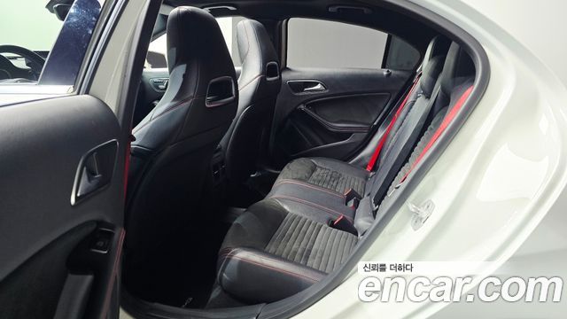 Mercedes-Benz A-Class 2017 — photo 11