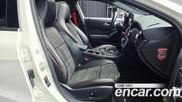 Mercedes-Benz A-Class 2017 — photo 12