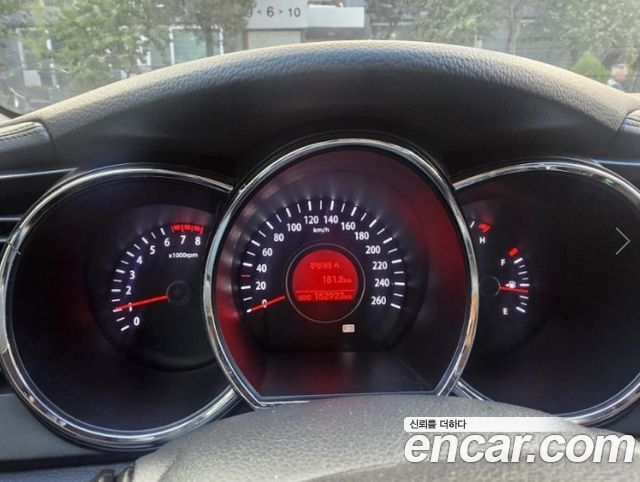Kia K5 2011 — photo 14
