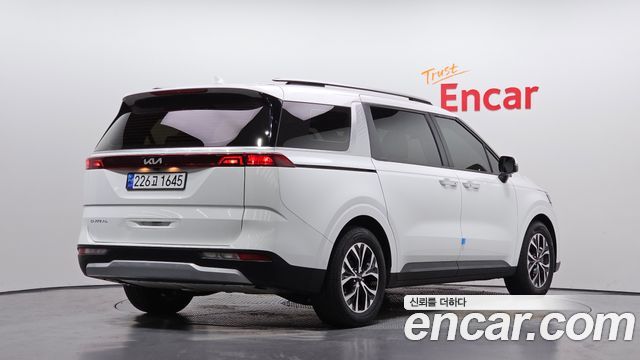 Kia Canival 2023 — photo 2