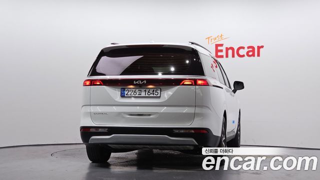 Kia Canival 2023 — photo 4