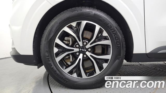 Kia Canival 2023 — photo 5