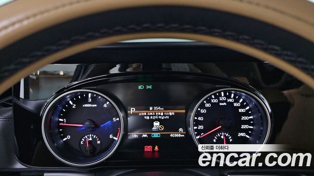 Kia Canival 2023 — photo 11