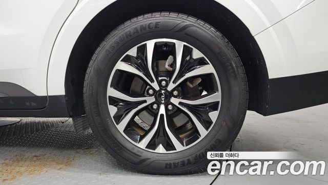 Kia Canival 2023 — photo 7