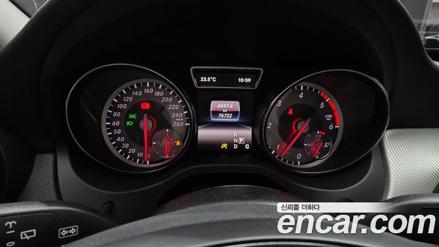 Mercedes-Benz GLA-Class 2016 — photo 8